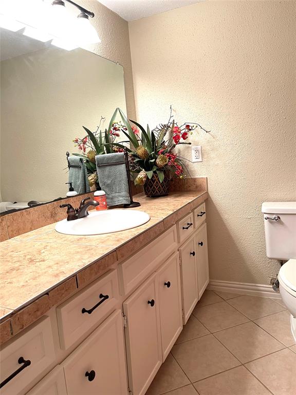 5918 2 San Felipe Street, Houston, Texas 77057, 2 Bedrooms Bedrooms, 6 Rooms Rooms,2 BathroomsBathrooms,Townhouse/condo,For Sale,San Felipe,68519813