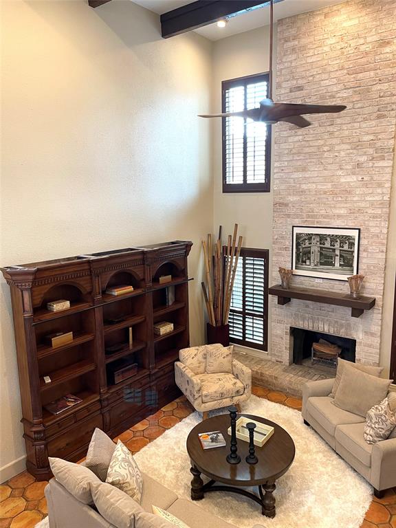 5918 2 San Felipe Street, Houston, Texas 77057, 2 Bedrooms Bedrooms, 6 Rooms Rooms,2 BathroomsBathrooms,Townhouse/condo,For Sale,San Felipe,68519813