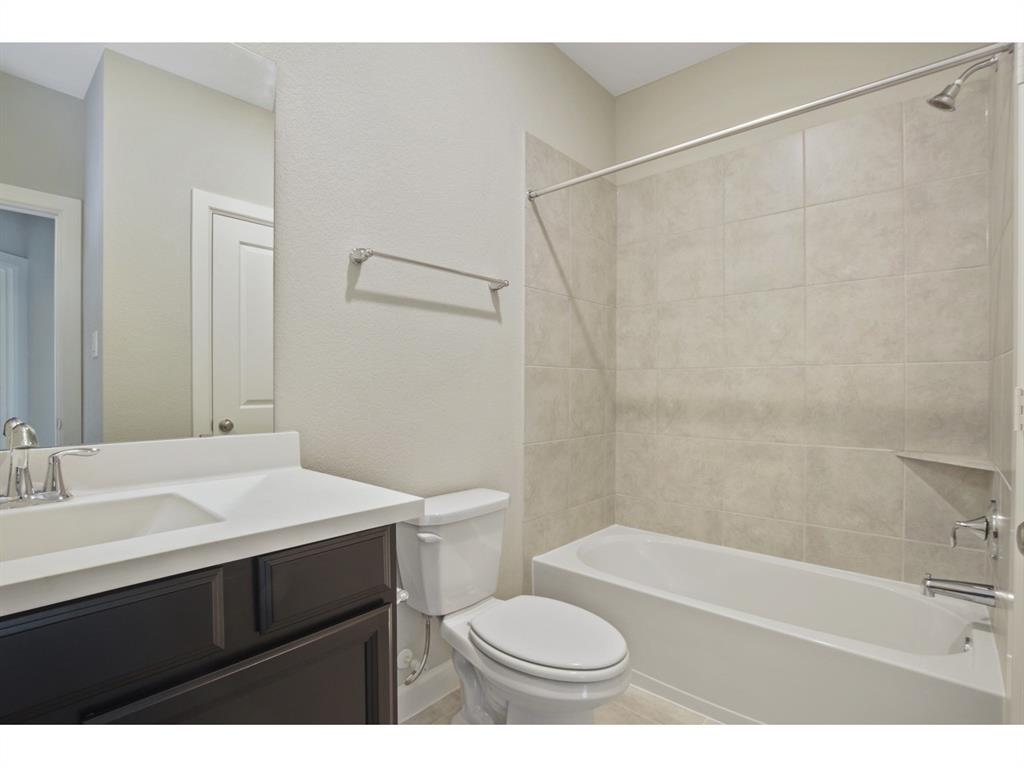 2222 2 Bridgeport Path Drive, Missouri City, Texas 77459, 3 Bedrooms Bedrooms, 9 Rooms Rooms,2 BathroomsBathrooms,Single-family,For Sale,Bridgeport Path,62470113
