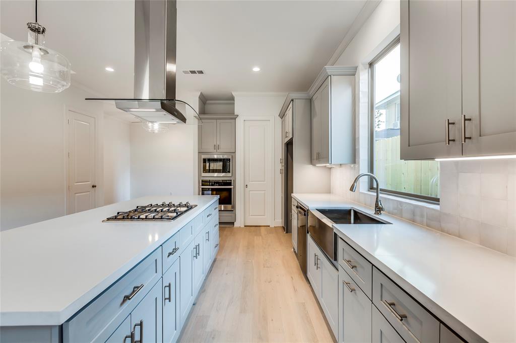 2704 2 BALDWIN Street, Houston, Texas 77006, 3 Bedrooms Bedrooms, 11 Rooms Rooms,2 BathroomsBathrooms,Single-family,For Sale,BALDWIN,65760660