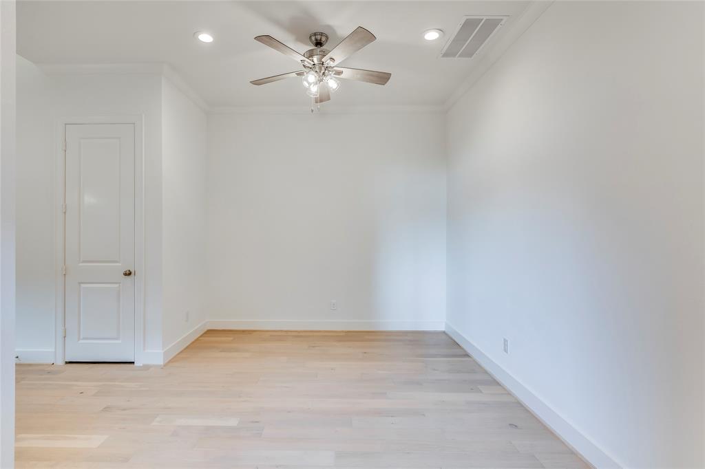 2704 2 BALDWIN Street, Houston, Texas 77006, 3 Bedrooms Bedrooms, 11 Rooms Rooms,2 BathroomsBathrooms,Single-family,For Sale,BALDWIN,65760660