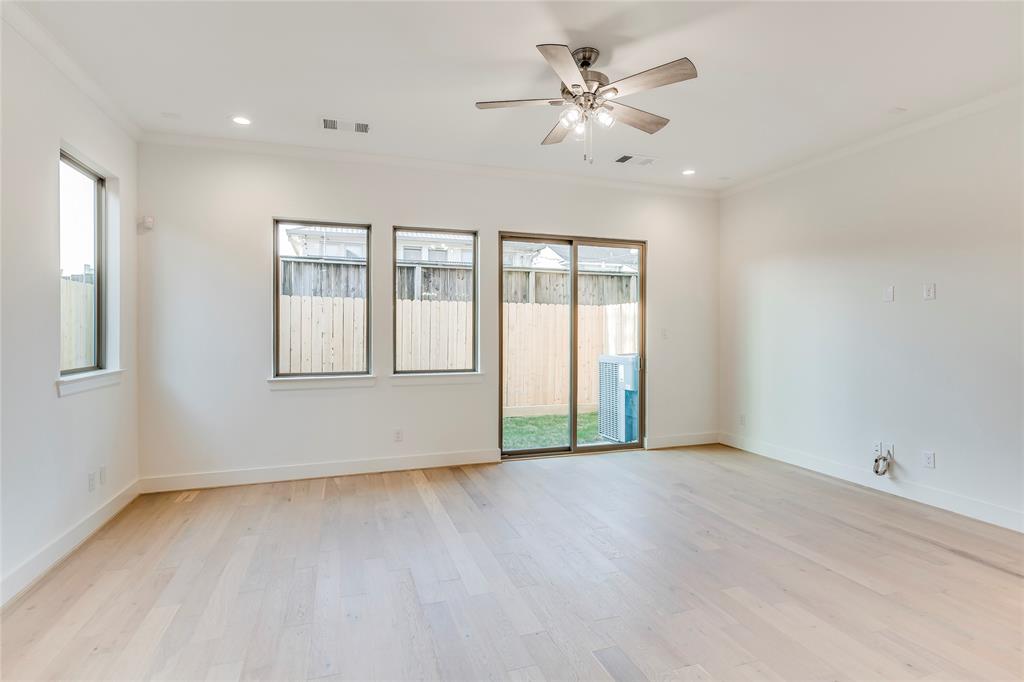 2704 2 BALDWIN Street, Houston, Texas 77006, 3 Bedrooms Bedrooms, 11 Rooms Rooms,2 BathroomsBathrooms,Single-family,For Sale,BALDWIN,65760660