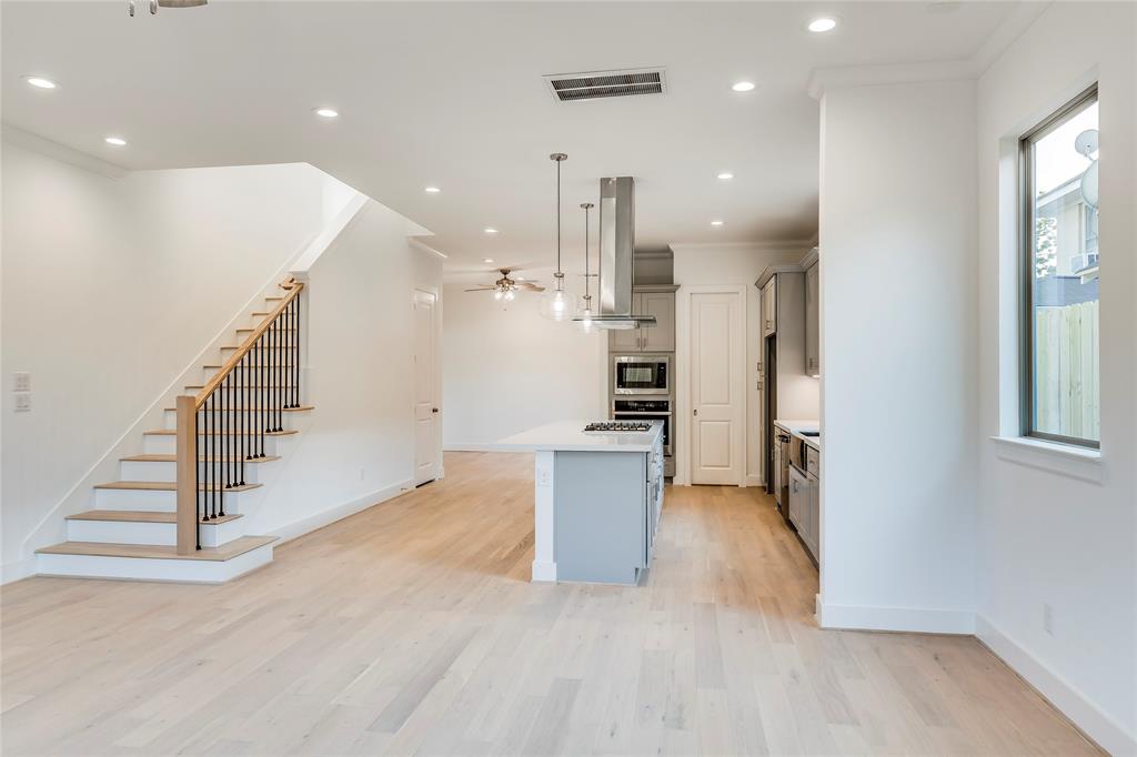 2704 2 BALDWIN Street, Houston, Texas 77006, 3 Bedrooms Bedrooms, 11 Rooms Rooms,2 BathroomsBathrooms,Single-family,For Sale,BALDWIN,65760660