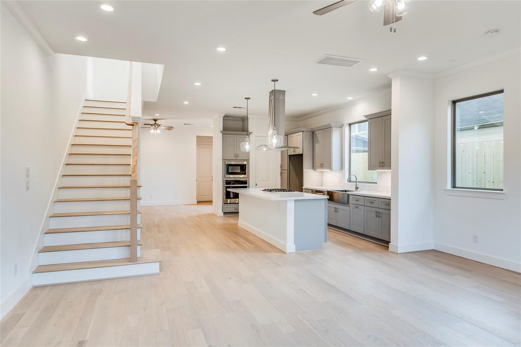 2704 2 BALDWIN Street, Houston, Texas 77006, 3 Bedrooms Bedrooms, 11 Rooms Rooms,2 BathroomsBathrooms,Single-family,For Sale,BALDWIN,65760660