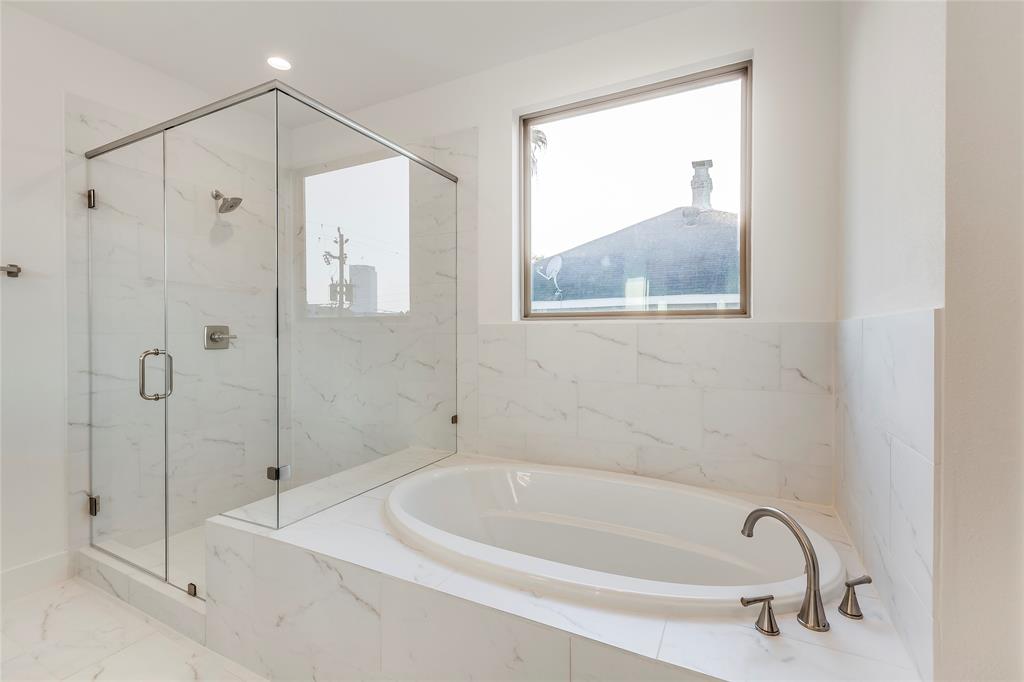 2704 2 BALDWIN Street, Houston, Texas 77006, 3 Bedrooms Bedrooms, 11 Rooms Rooms,2 BathroomsBathrooms,Single-family,For Sale,BALDWIN,65760660