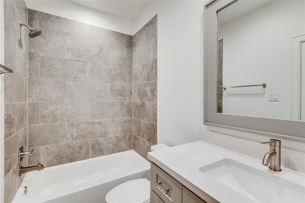 2704 2 BALDWIN Street, Houston, Texas 77006, 3 Bedrooms Bedrooms, 11 Rooms Rooms,2 BathroomsBathrooms,Single-family,For Sale,BALDWIN,65760660