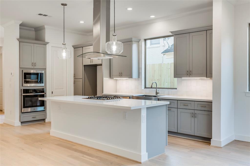 2704 2 BALDWIN Street, Houston, Texas 77006, 3 Bedrooms Bedrooms, 11 Rooms Rooms,2 BathroomsBathrooms,Single-family,For Sale,BALDWIN,65760660