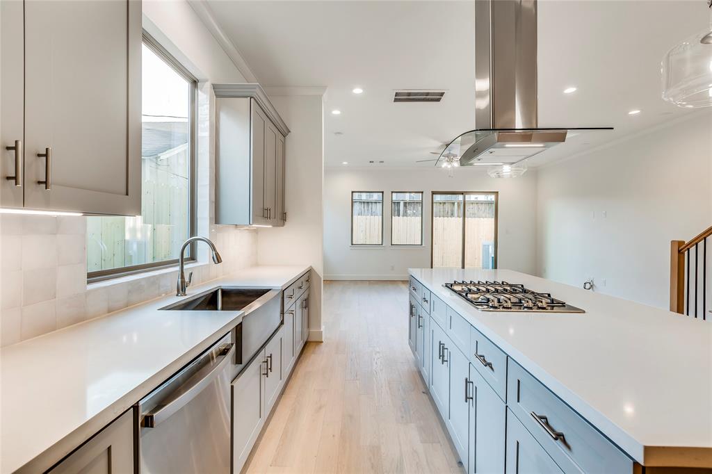 2704 2 BALDWIN Street, Houston, Texas 77006, 3 Bedrooms Bedrooms, 11 Rooms Rooms,2 BathroomsBathrooms,Single-family,For Sale,BALDWIN,65760660