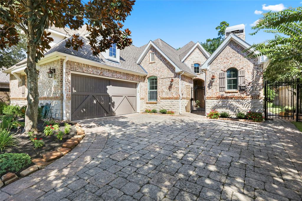 34 Columbia Crest PL, The Woodlands, TX 77382