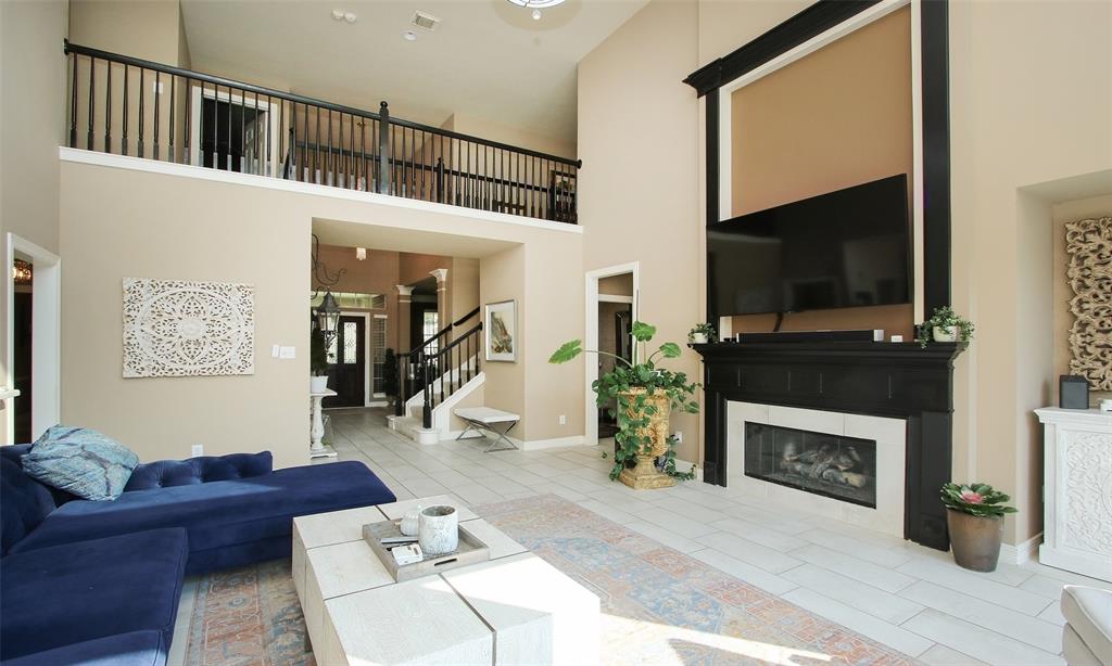8519 2 Forest Lane, Sugar Land, Texas 77479, 4 Bedrooms Bedrooms, 10 Rooms Rooms,3 BathroomsBathrooms,Single-family,For Sale,Forest,58335333