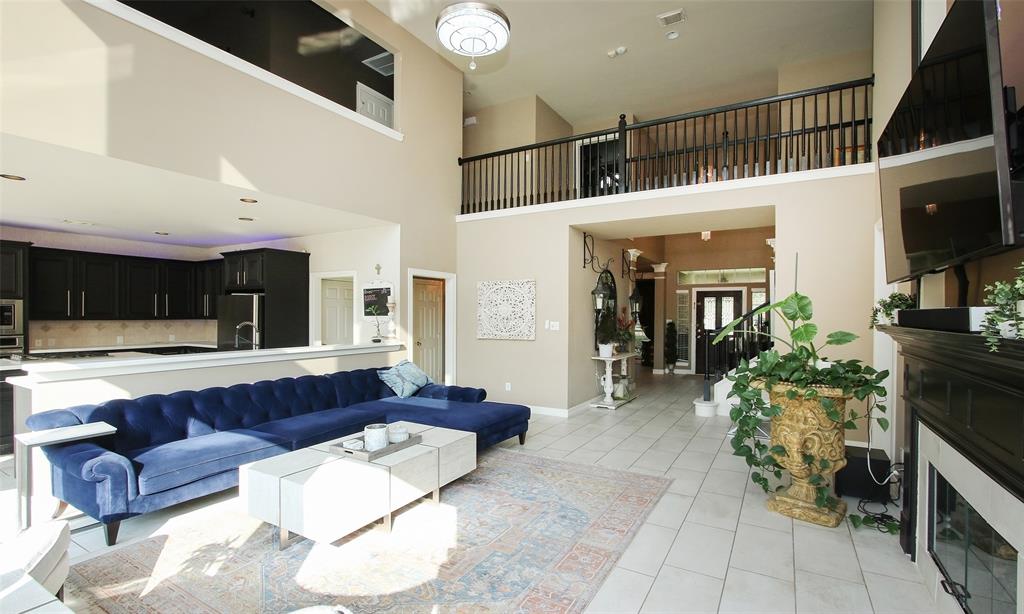8519 2 Forest Lane, Sugar Land, Texas 77479, 4 Bedrooms Bedrooms, 10 Rooms Rooms,3 BathroomsBathrooms,Single-family,For Sale,Forest,58335333