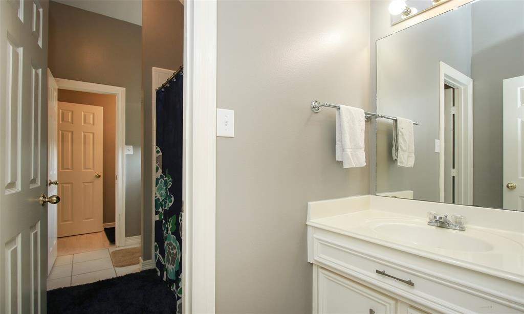 8519 2 Forest Lane, Sugar Land, Texas 77479, 4 Bedrooms Bedrooms, 10 Rooms Rooms,3 BathroomsBathrooms,Single-family,For Sale,Forest,58335333