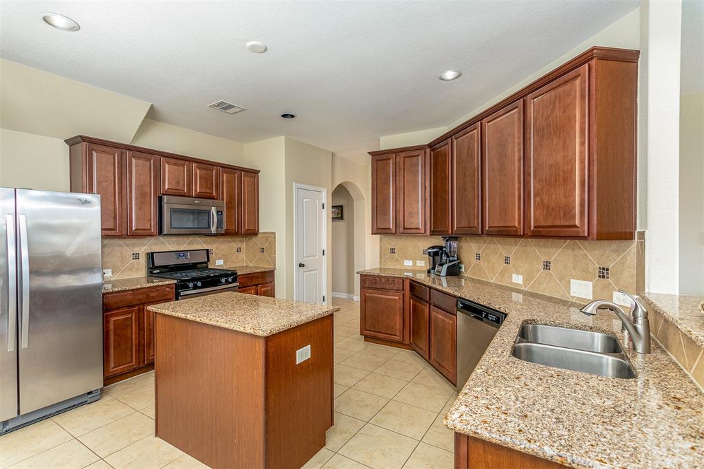 7310 2 Eastpoint Boulevard, Baytown, Texas 77521, 5 Bedrooms Bedrooms, 10 Rooms Rooms,3 BathroomsBathrooms,Single-family,For Sale,Eastpoint,59742093