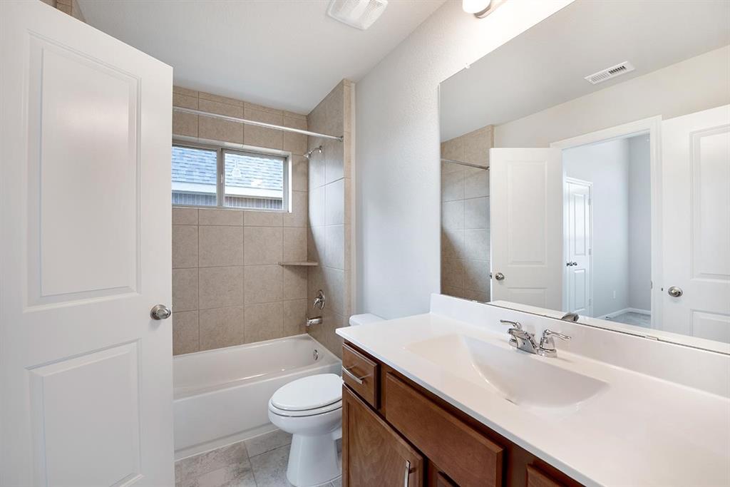 2524 1 Ocean Key Drive, Texas City, Texas 77568, 4 Bedrooms Bedrooms, 6 Rooms Rooms,2 BathroomsBathrooms,Single-family,For Sale,Ocean Key,77208850