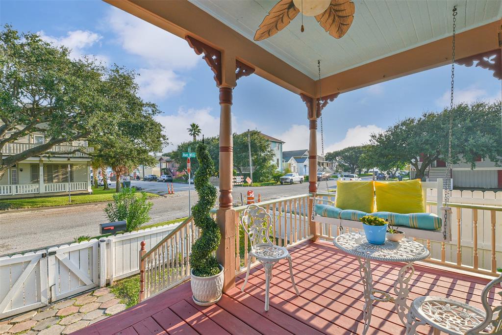 1228 1 Ave M 1/2, Galveston, Texas 77550, 3 Bedrooms Bedrooms, 3 Rooms Rooms,2 BathroomsBathrooms,Single-family,For Sale,Ave M 1/2,14331029