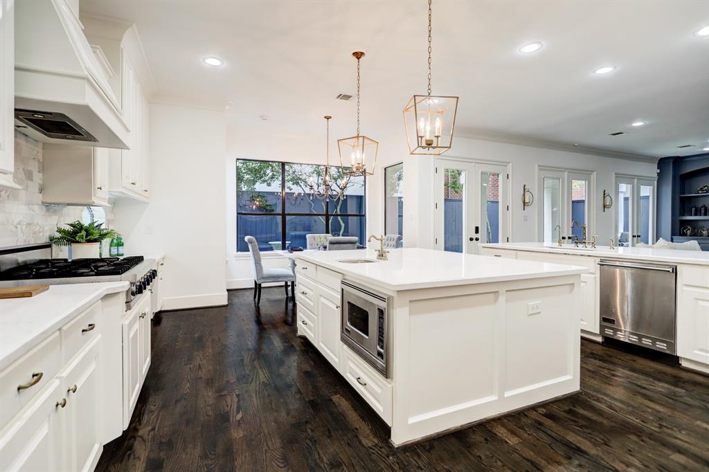 2406 2 Westgate Drive, Houston, Texas 77019, 4 Bedrooms Bedrooms, 13 Rooms Rooms,3 BathroomsBathrooms,Single-family,For Sale,Westgate,64305890