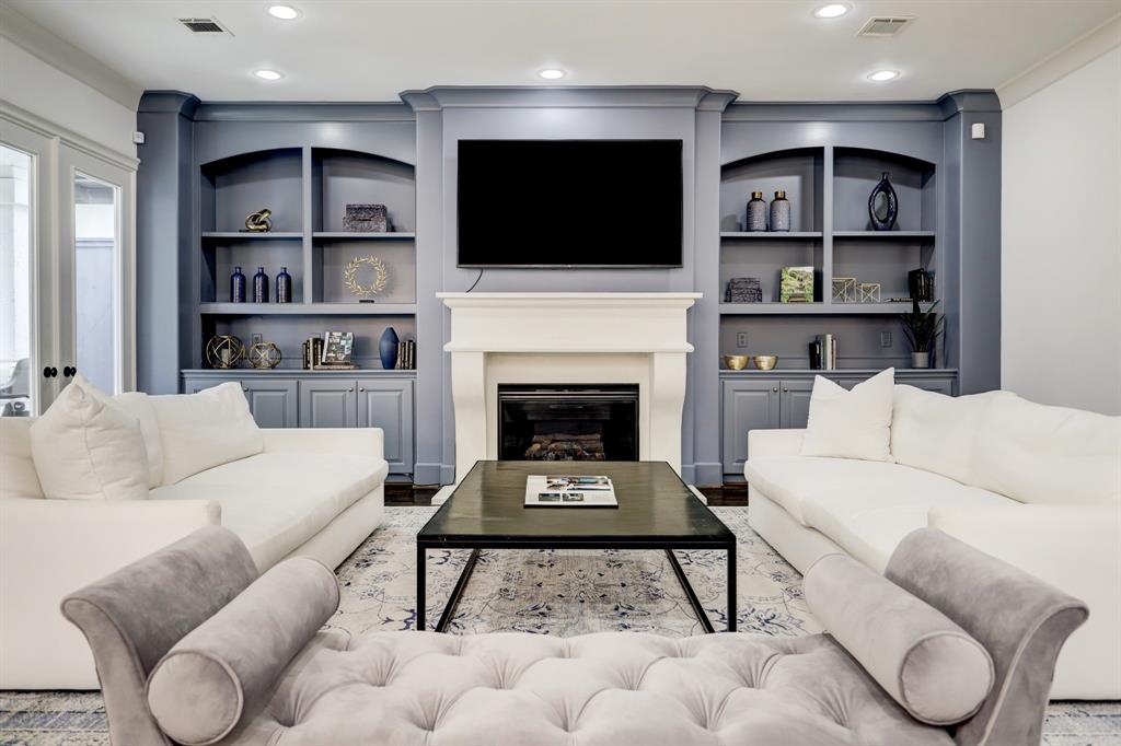 2406 2 Westgate Drive, Houston, Texas 77019, 4 Bedrooms Bedrooms, 13 Rooms Rooms,3 BathroomsBathrooms,Single-family,For Sale,Westgate,64305890