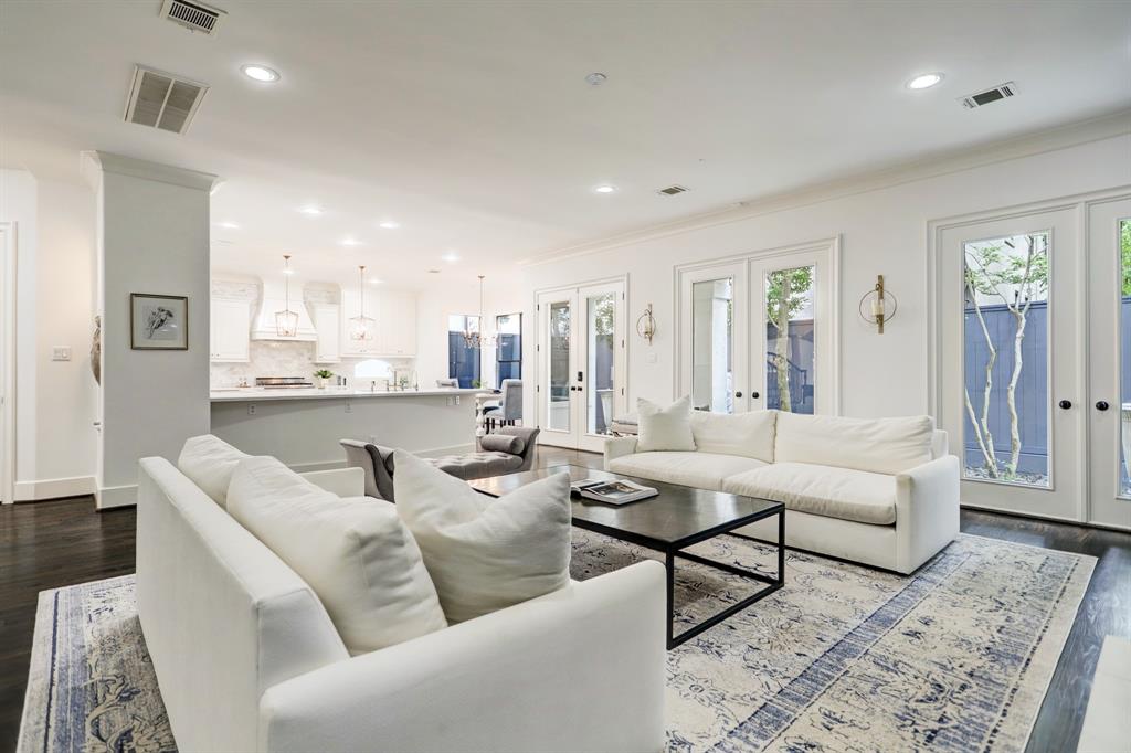 2406 2 Westgate Drive, Houston, Texas 77019, 4 Bedrooms Bedrooms, 13 Rooms Rooms,3 BathroomsBathrooms,Single-family,For Sale,Westgate,64305890