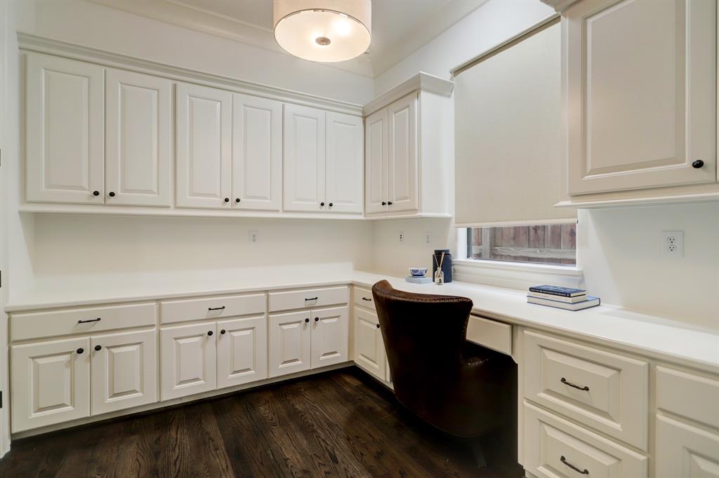 2406 2 Westgate Drive, Houston, Texas 77019, 4 Bedrooms Bedrooms, 13 Rooms Rooms,3 BathroomsBathrooms,Single-family,For Sale,Westgate,64305890