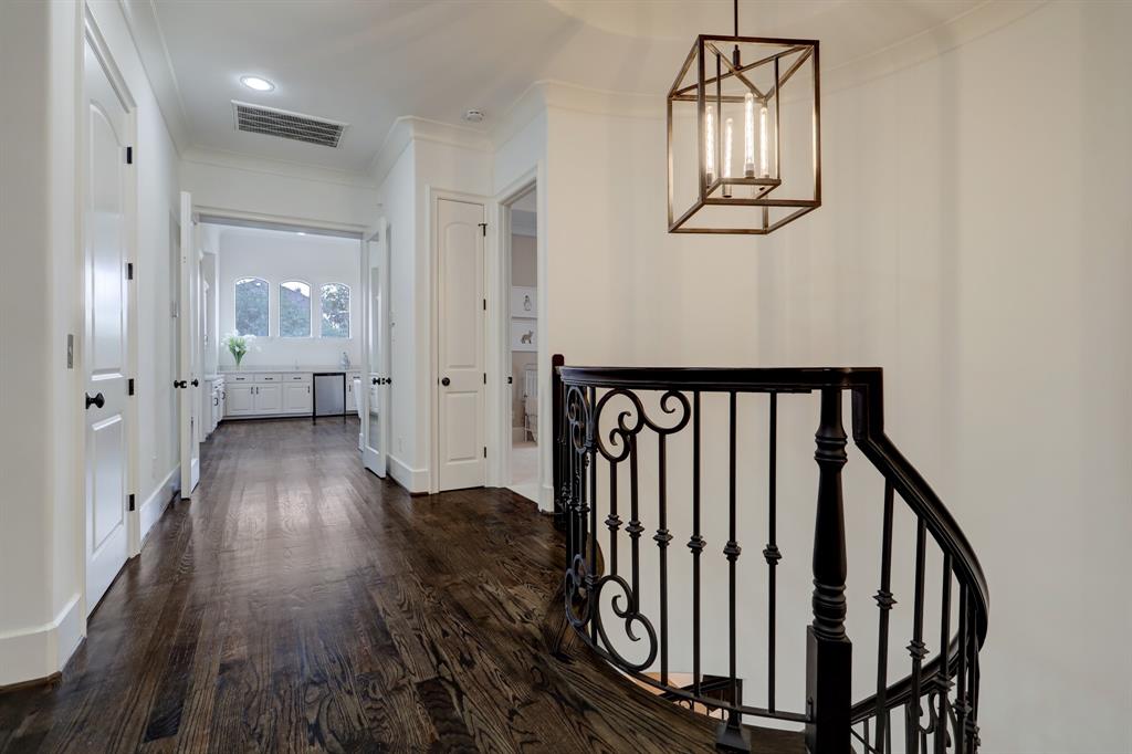 2406 2 Westgate Drive, Houston, Texas 77019, 4 Bedrooms Bedrooms, 13 Rooms Rooms,3 BathroomsBathrooms,Single-family,For Sale,Westgate,64305890