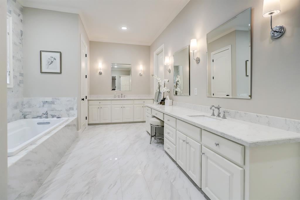 2406 2 Westgate Drive, Houston, Texas 77019, 4 Bedrooms Bedrooms, 13 Rooms Rooms,3 BathroomsBathrooms,Single-family,For Sale,Westgate,64305890