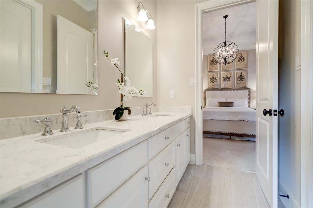 2406 2 Westgate Drive, Houston, Texas 77019, 4 Bedrooms Bedrooms, 13 Rooms Rooms,3 BathroomsBathrooms,Single-family,For Sale,Westgate,64305890