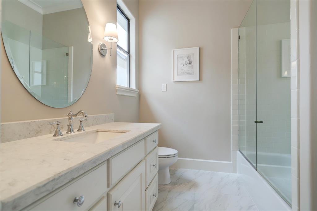 2406 2 Westgate Drive, Houston, Texas 77019, 4 Bedrooms Bedrooms, 13 Rooms Rooms,3 BathroomsBathrooms,Single-family,For Sale,Westgate,64305890