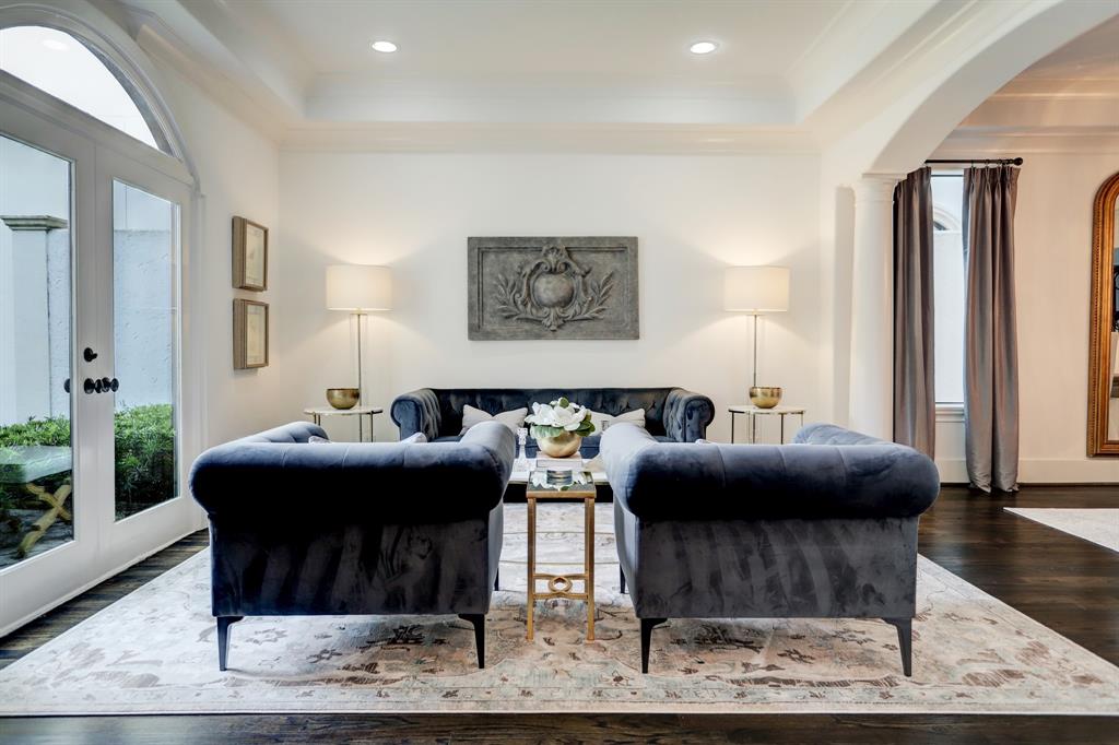 2406 2 Westgate Drive, Houston, Texas 77019, 4 Bedrooms Bedrooms, 13 Rooms Rooms,3 BathroomsBathrooms,Single-family,For Sale,Westgate,64305890