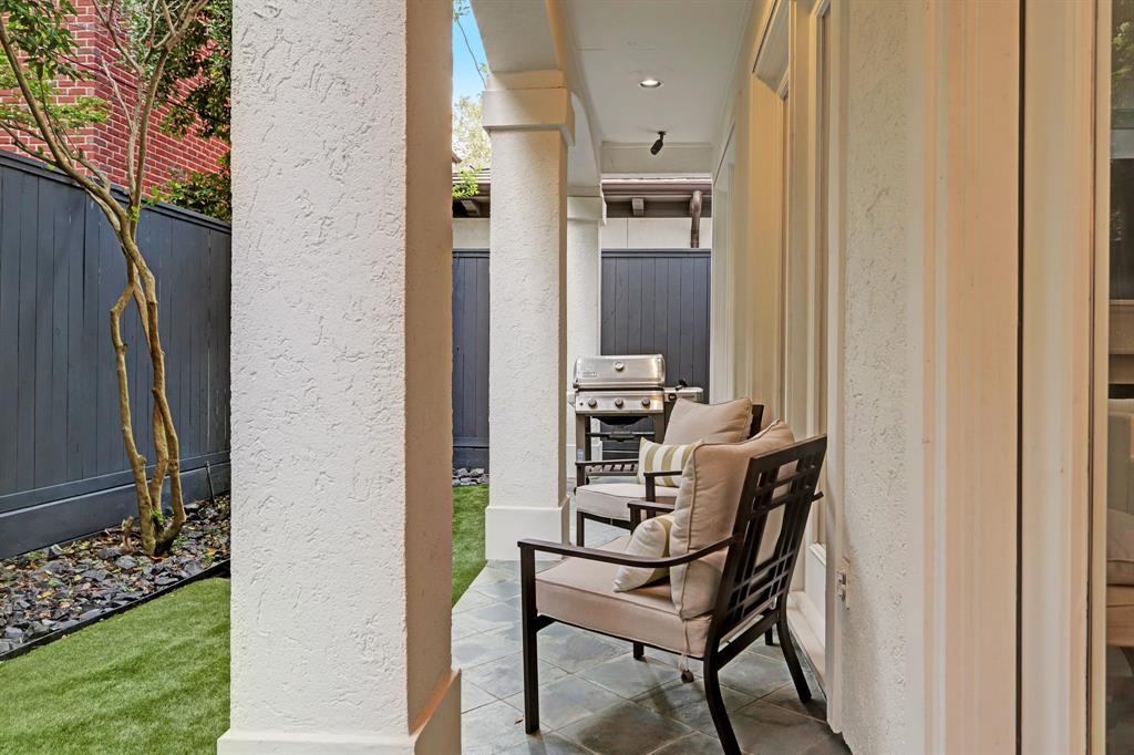 2406 2 Westgate Drive, Houston, Texas 77019, 4 Bedrooms Bedrooms, 13 Rooms Rooms,3 BathroomsBathrooms,Single-family,For Sale,Westgate,64305890