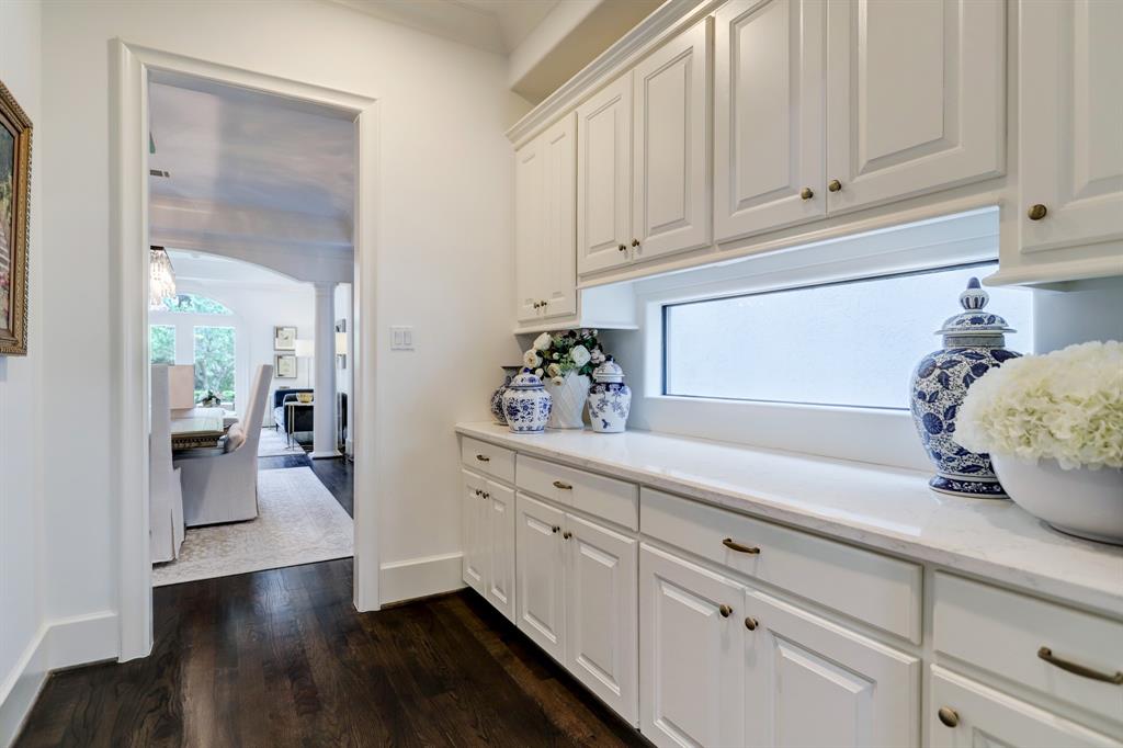 2406 2 Westgate Drive, Houston, Texas 77019, 4 Bedrooms Bedrooms, 13 Rooms Rooms,3 BathroomsBathrooms,Single-family,For Sale,Westgate,64305890