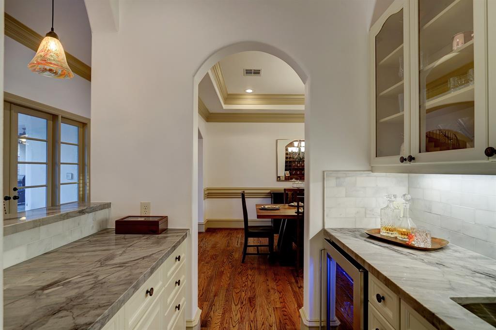 6242 2 Overbrook Lane, Houston, Texas 77057, 4 Bedrooms Bedrooms, 8 Rooms Rooms,4 BathroomsBathrooms,Single-family,For Sale,Overbrook,87597974
