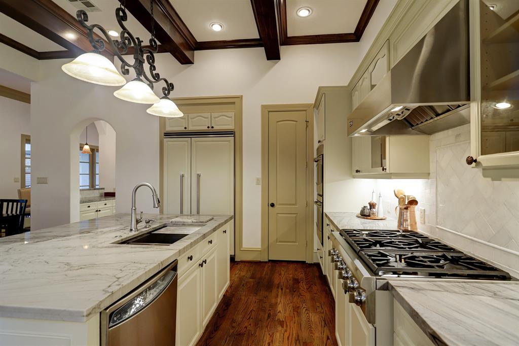 6242 2 Overbrook Lane, Houston, Texas 77057, 4 Bedrooms Bedrooms, 8 Rooms Rooms,4 BathroomsBathrooms,Single-family,For Sale,Overbrook,87597974