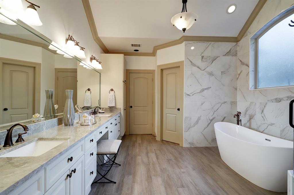 6242 2 Overbrook Lane, Houston, Texas 77057, 4 Bedrooms Bedrooms, 8 Rooms Rooms,4 BathroomsBathrooms,Single-family,For Sale,Overbrook,87597974
