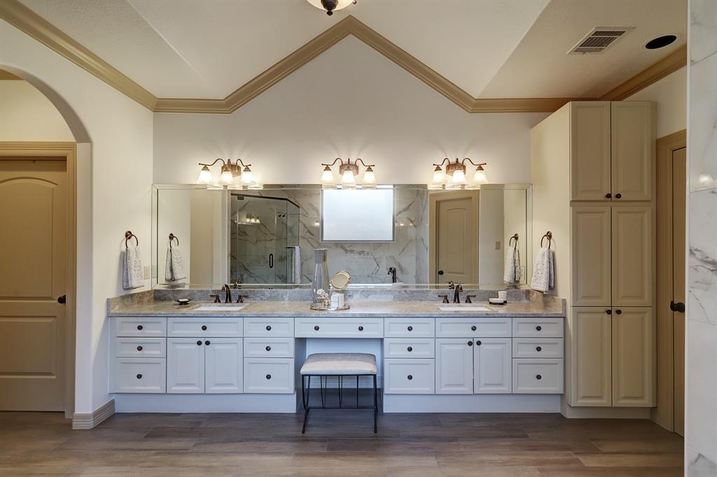 6242 2 Overbrook Lane, Houston, Texas 77057, 4 Bedrooms Bedrooms, 8 Rooms Rooms,4 BathroomsBathrooms,Single-family,For Sale,Overbrook,87597974