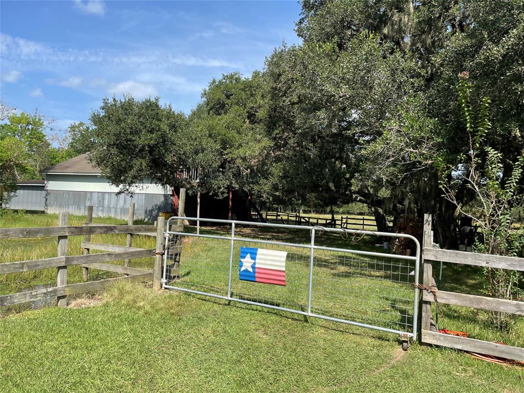 7307 1 County Road 384, Damon, Texas 77430, 2 Bedrooms Bedrooms, 5 Rooms Rooms,1 BathroomBathrooms,Country Homes/acreage,For Sale,County Road 384,26191916