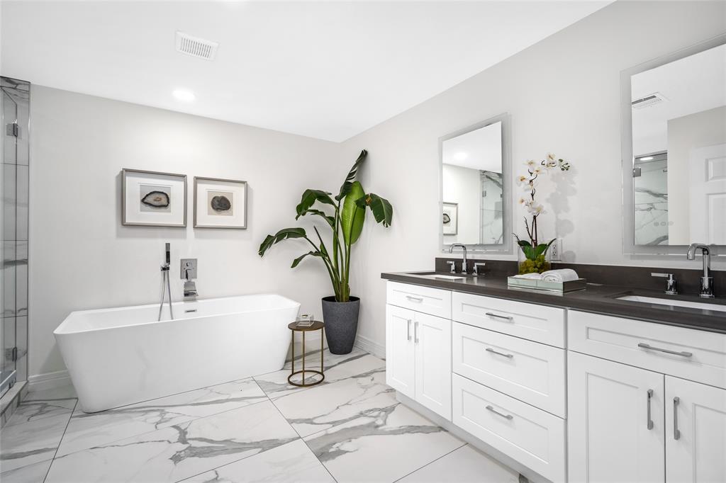 9716 1 Long Branch Lane, Houston, Texas 77055, 3 Bedrooms Bedrooms, 6 Rooms Rooms,2 BathroomsBathrooms,Single-family,For Sale,Long Branch,59756743