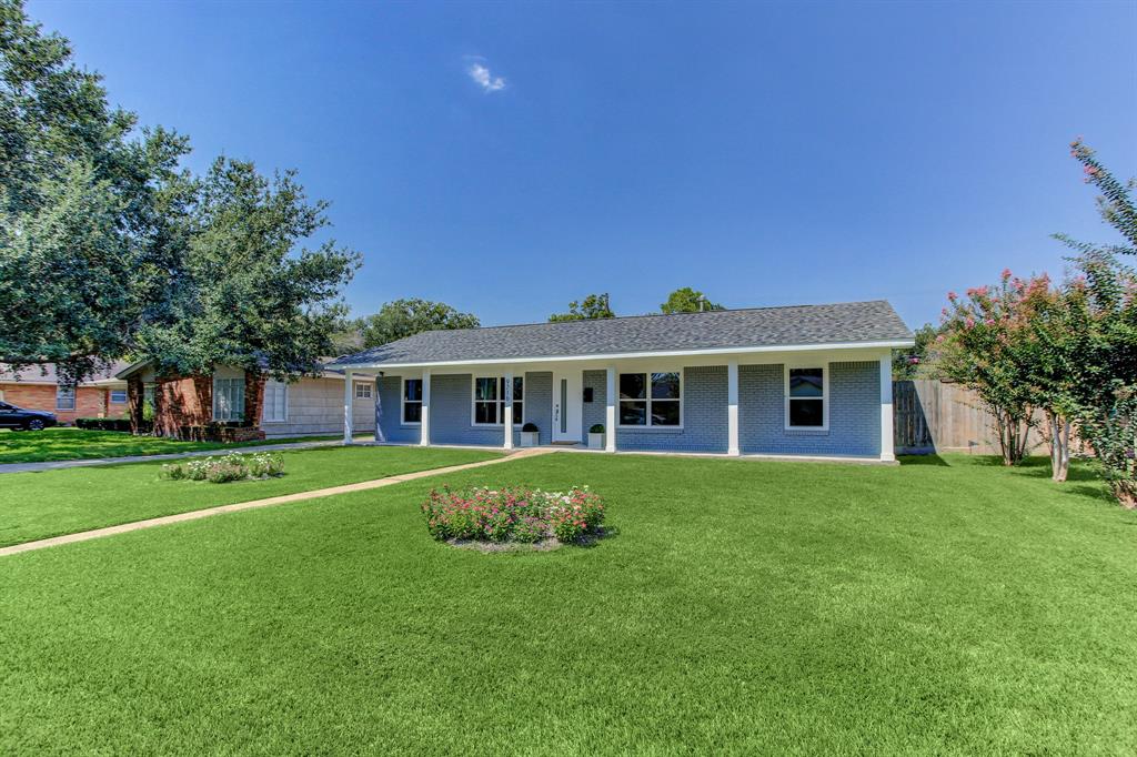 9716 1 Long Branch Lane, Houston, Texas 77055, 3 Bedrooms Bedrooms, 6 Rooms Rooms,2 BathroomsBathrooms,Single-family,For Sale,Long Branch,59756743