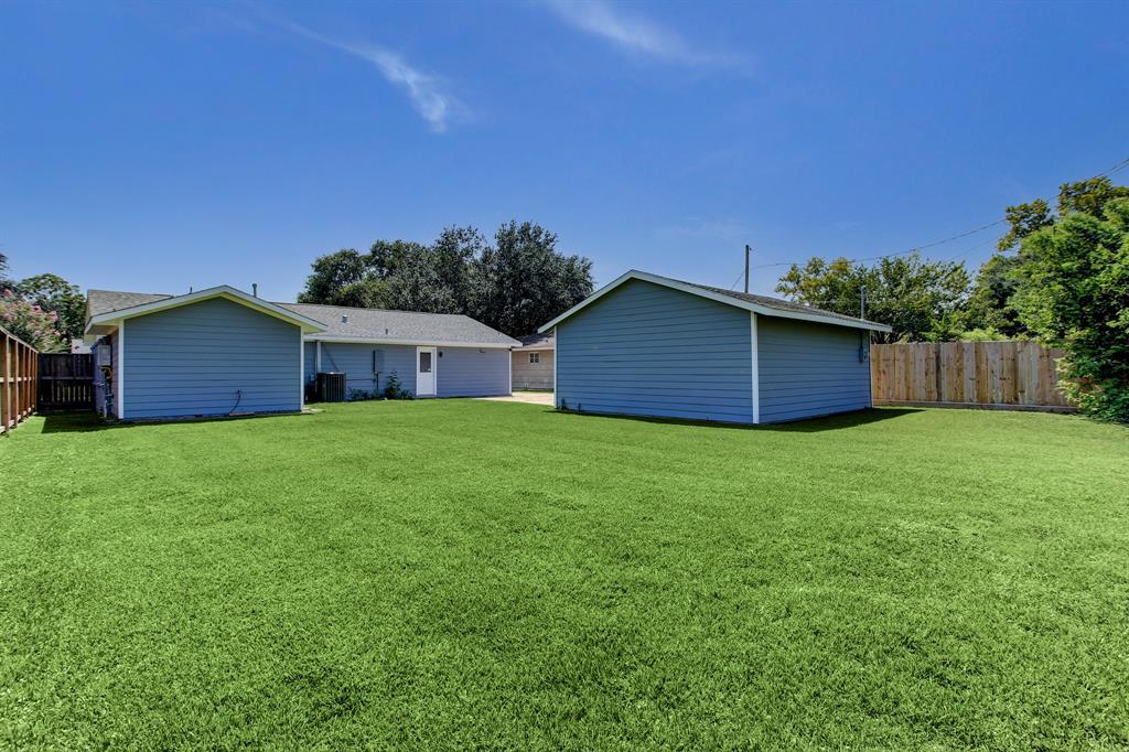 9716 1 Long Branch Lane, Houston, Texas 77055, 3 Bedrooms Bedrooms, 6 Rooms Rooms,2 BathroomsBathrooms,Single-family,For Sale,Long Branch,59756743