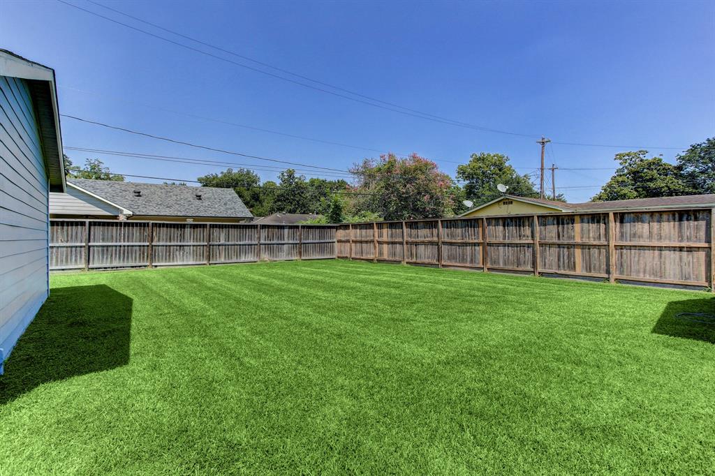 9716 1 Long Branch Lane, Houston, Texas 77055, 3 Bedrooms Bedrooms, 6 Rooms Rooms,2 BathroomsBathrooms,Single-family,For Sale,Long Branch,59756743
