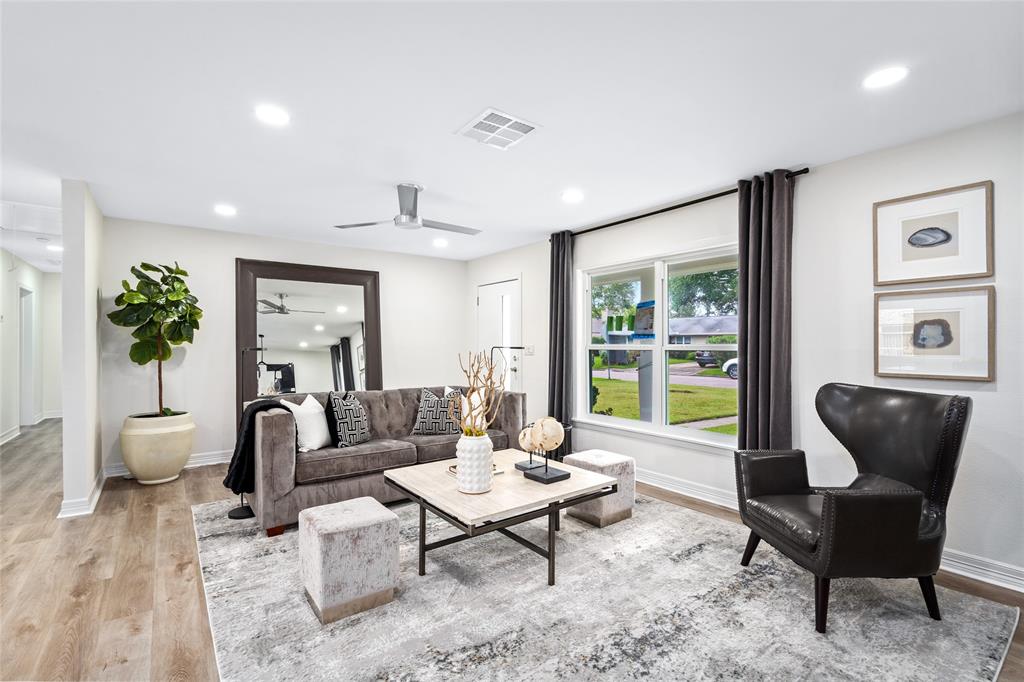 9716 1 Long Branch Lane, Houston, Texas 77055, 3 Bedrooms Bedrooms, 6 Rooms Rooms,2 BathroomsBathrooms,Single-family,For Sale,Long Branch,59756743