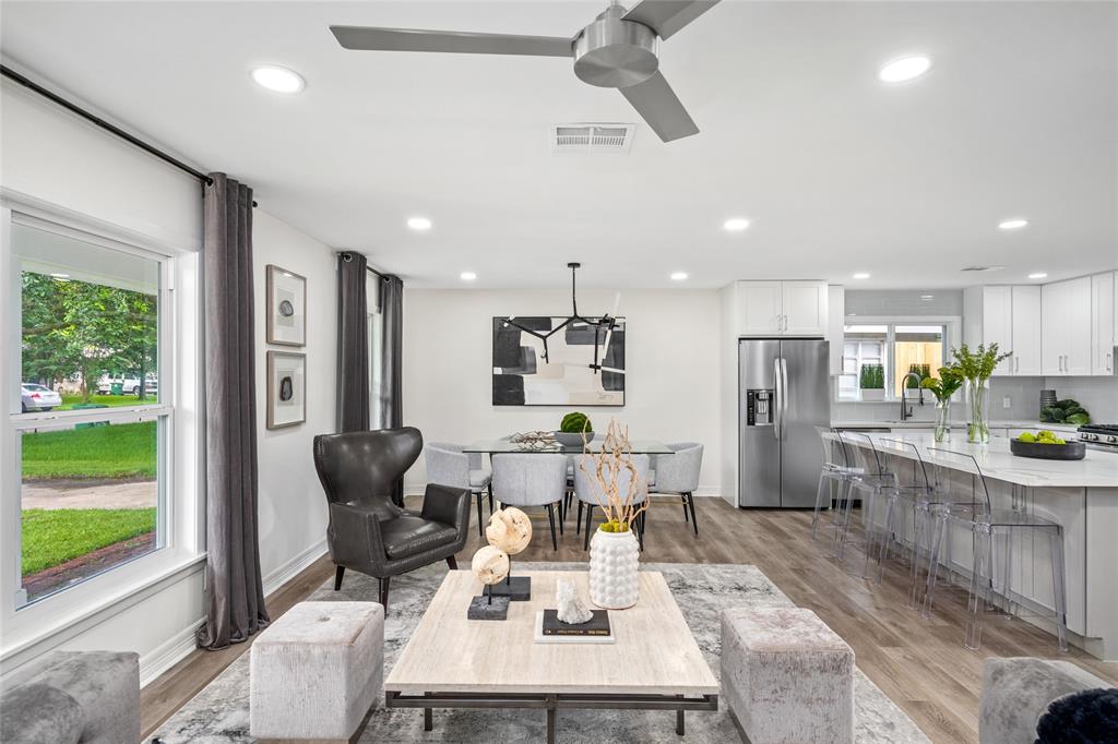 9716 1 Long Branch Lane, Houston, Texas 77055, 3 Bedrooms Bedrooms, 6 Rooms Rooms,2 BathroomsBathrooms,Single-family,For Sale,Long Branch,59756743