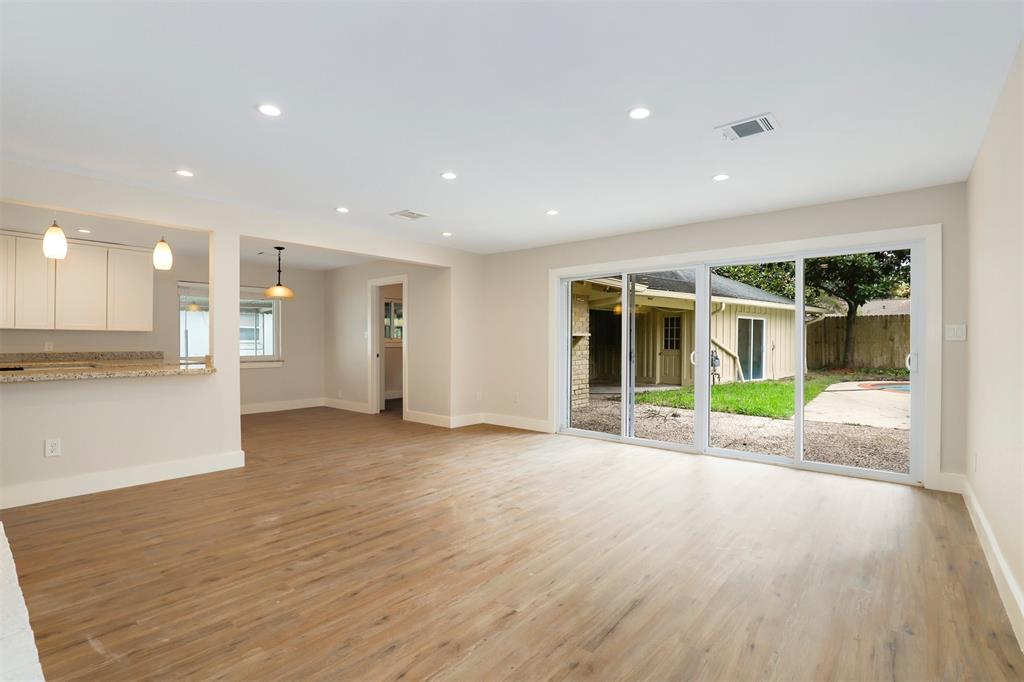11314 1 Oak Spring Drive, Houston, Texas 77043, 3 Bedrooms Bedrooms, 9 Rooms Rooms,3 BathroomsBathrooms,Single-family,For Sale,Oak Spring,82645716