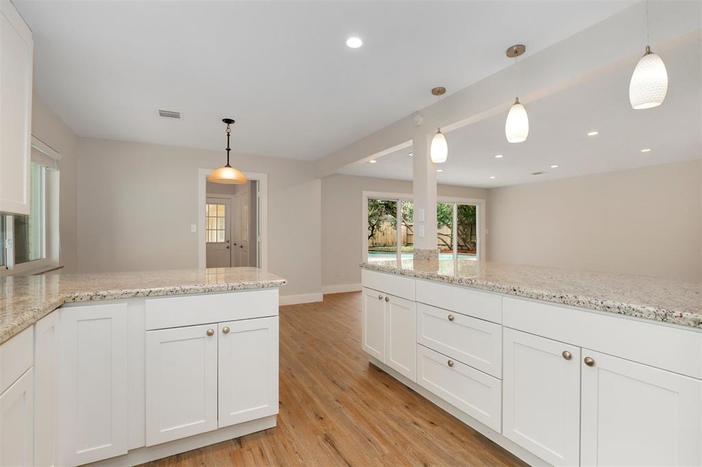 11314 1 Oak Spring Drive, Houston, Texas 77043, 3 Bedrooms Bedrooms, 9 Rooms Rooms,3 BathroomsBathrooms,Single-family,For Sale,Oak Spring,82645716