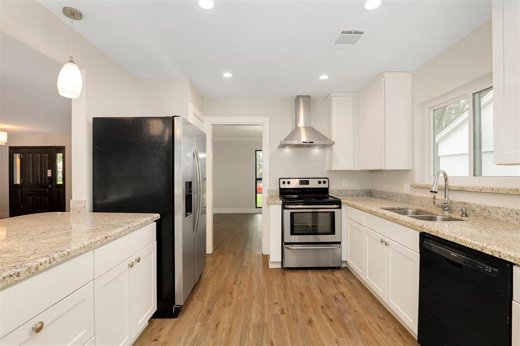 11314 1 Oak Spring Drive, Houston, Texas 77043, 3 Bedrooms Bedrooms, 9 Rooms Rooms,3 BathroomsBathrooms,Single-family,For Sale,Oak Spring,82645716