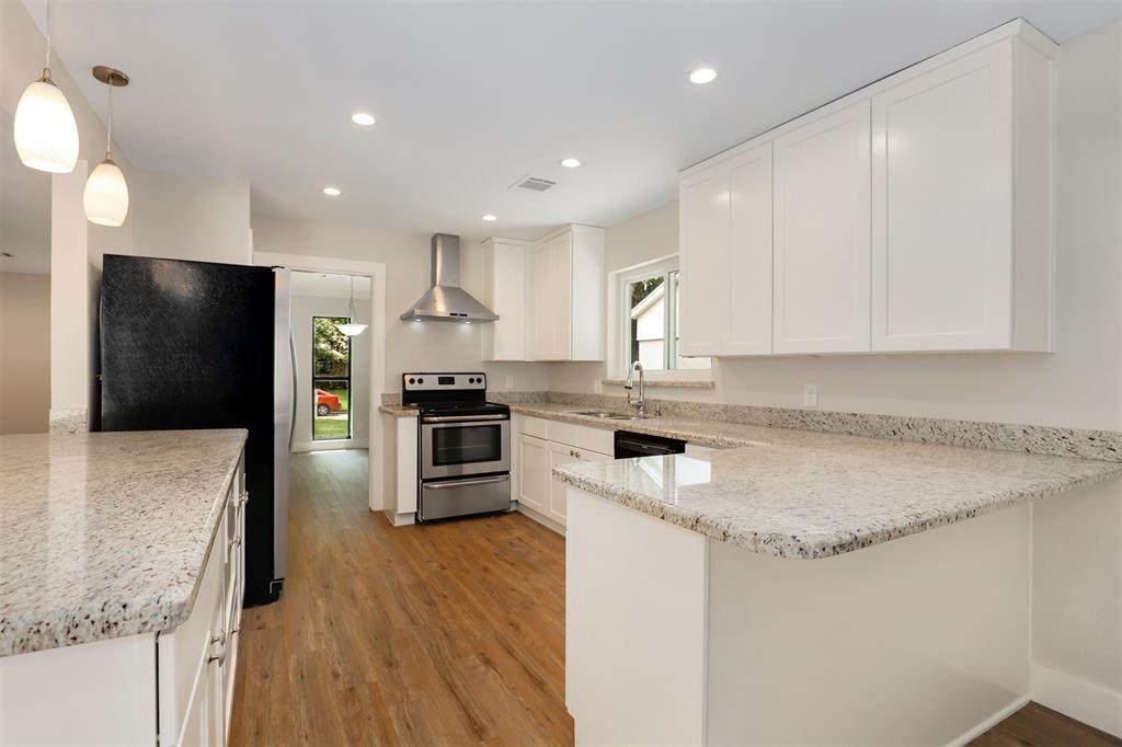 11314 1 Oak Spring Drive, Houston, Texas 77043, 3 Bedrooms Bedrooms, 9 Rooms Rooms,3 BathroomsBathrooms,Single-family,For Sale,Oak Spring,82645716