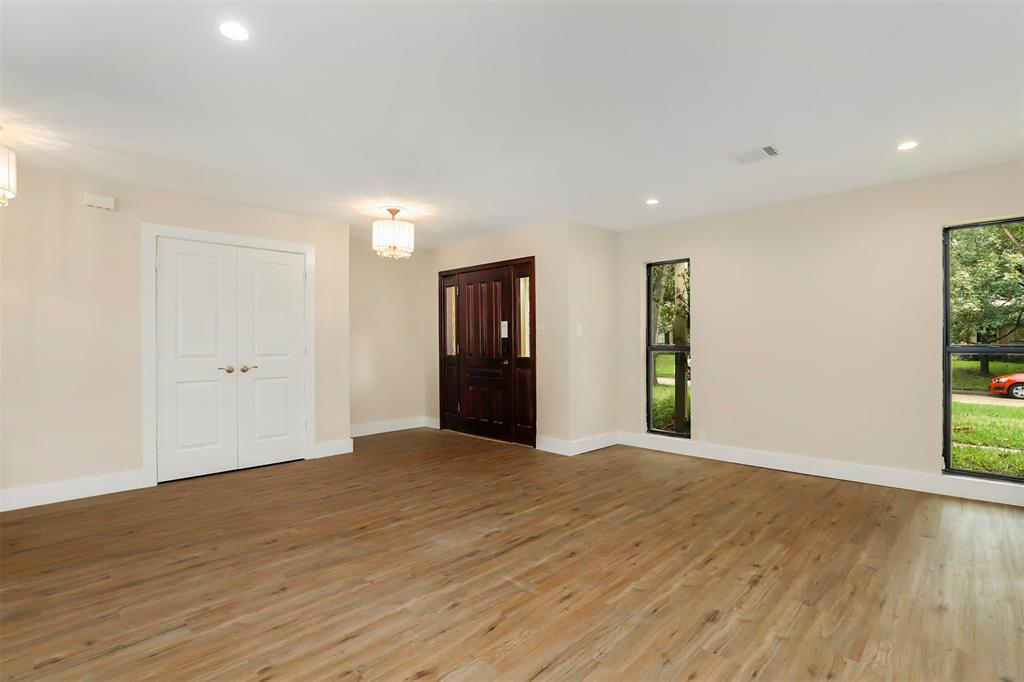 11314 1 Oak Spring Drive, Houston, Texas 77043, 3 Bedrooms Bedrooms, 9 Rooms Rooms,3 BathroomsBathrooms,Single-family,For Sale,Oak Spring,82645716