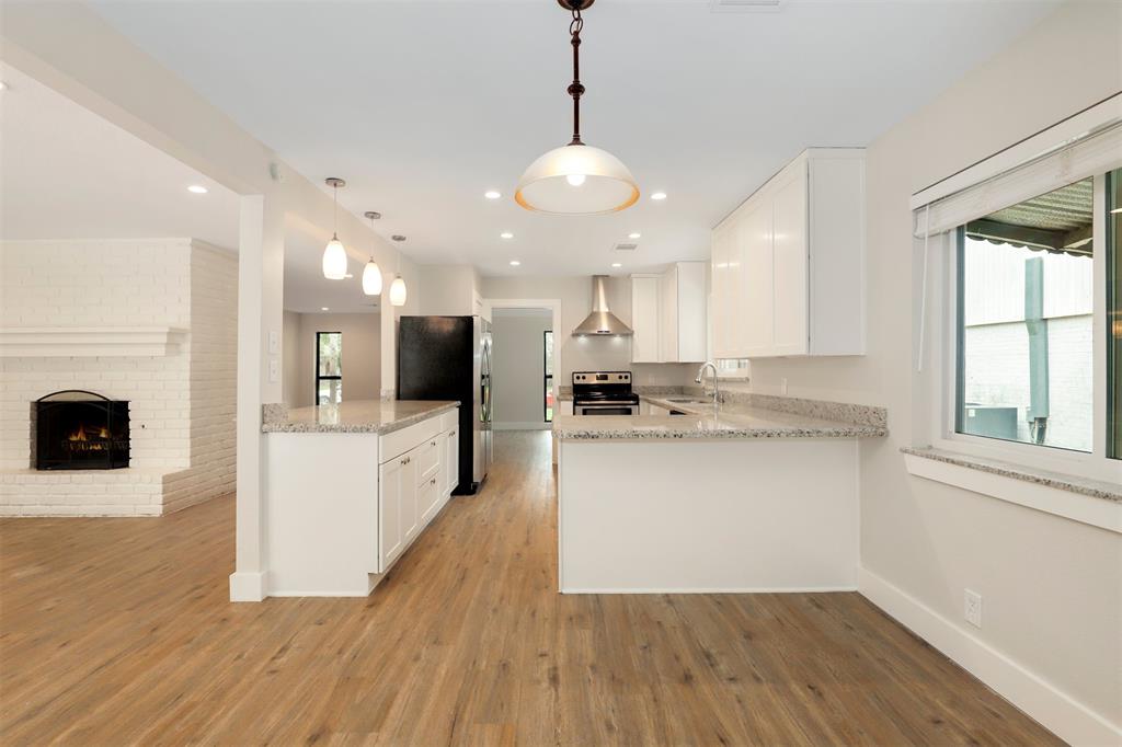 11314 1 Oak Spring Drive, Houston, Texas 77043, 3 Bedrooms Bedrooms, 9 Rooms Rooms,3 BathroomsBathrooms,Single-family,For Sale,Oak Spring,82645716