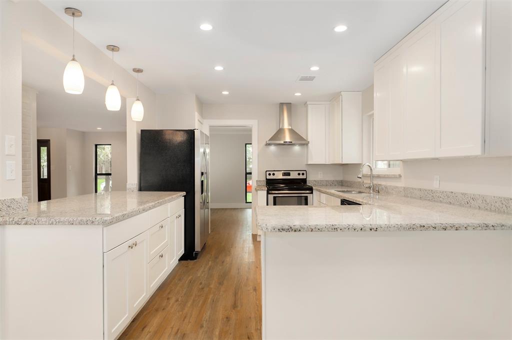11314 1 Oak Spring Drive, Houston, Texas 77043, 3 Bedrooms Bedrooms, 9 Rooms Rooms,3 BathroomsBathrooms,Single-family,For Sale,Oak Spring,82645716