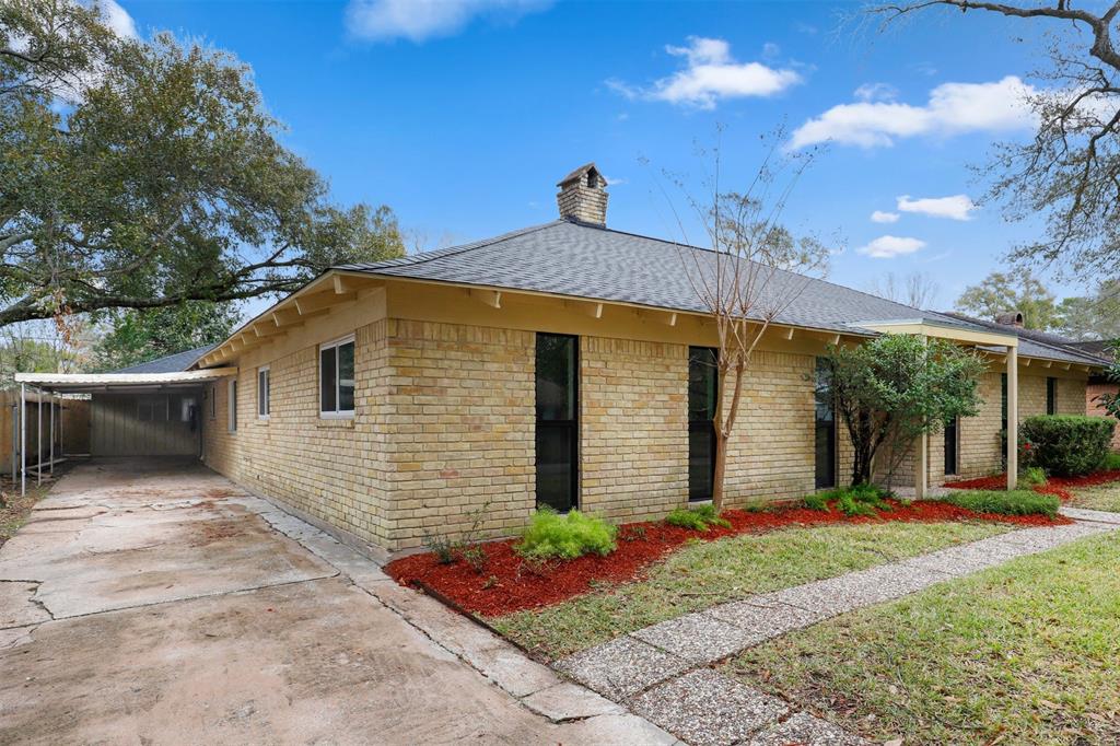 11314 1 Oak Spring Drive, Houston, Texas 77043, 3 Bedrooms Bedrooms, 9 Rooms Rooms,3 BathroomsBathrooms,Single-family,For Sale,Oak Spring,82645716