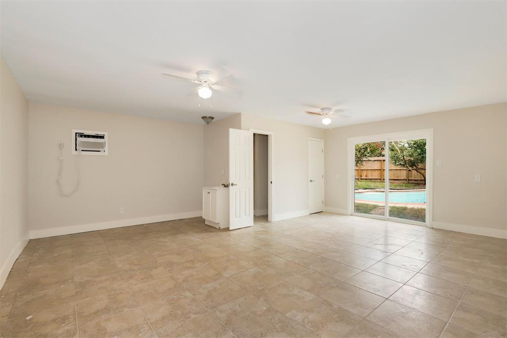 11314 1 Oak Spring Drive, Houston, Texas 77043, 3 Bedrooms Bedrooms, 9 Rooms Rooms,3 BathroomsBathrooms,Single-family,For Sale,Oak Spring,82645716